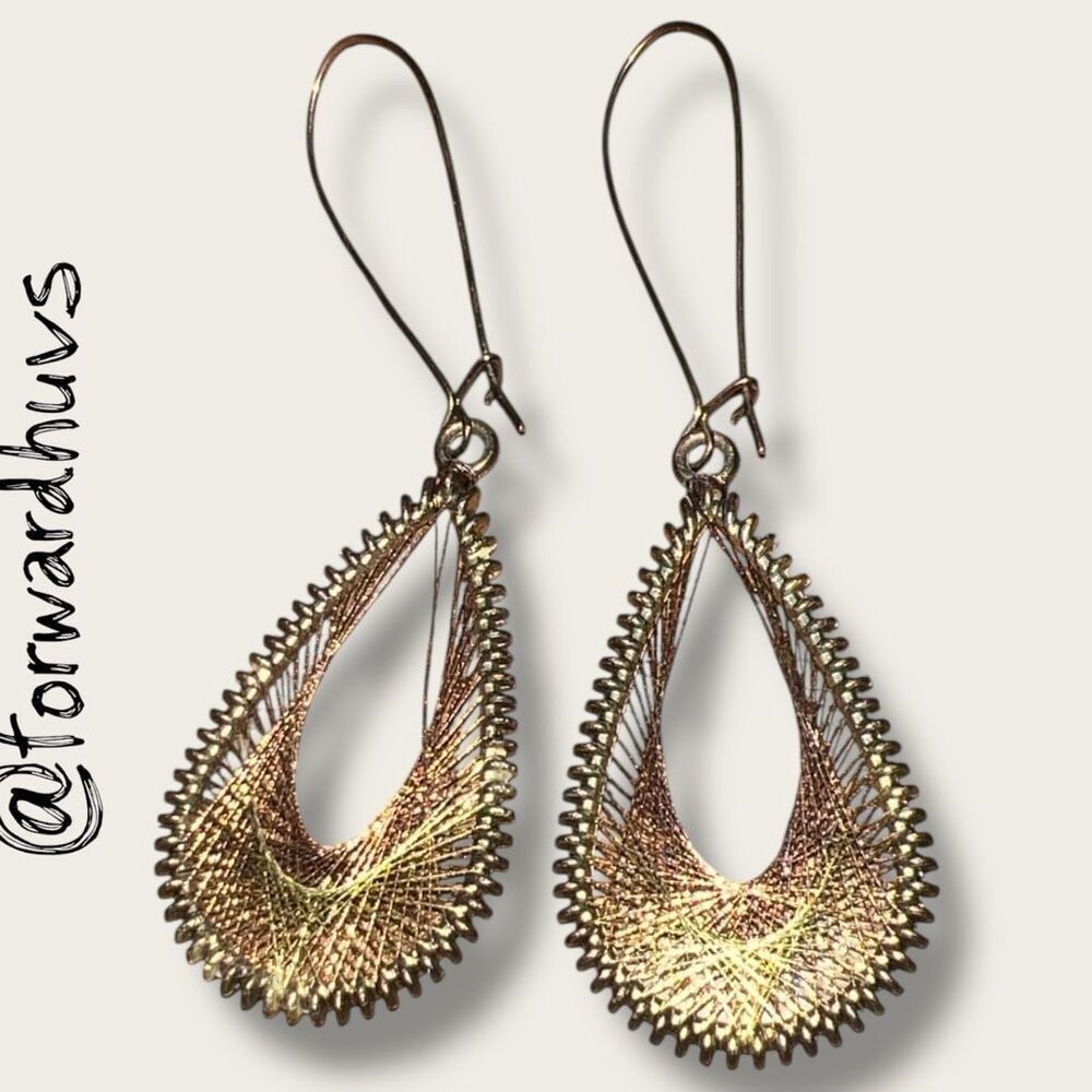 String Art Teardrop Earrings – Gold & Copper Thread – Geometric Dangle Design